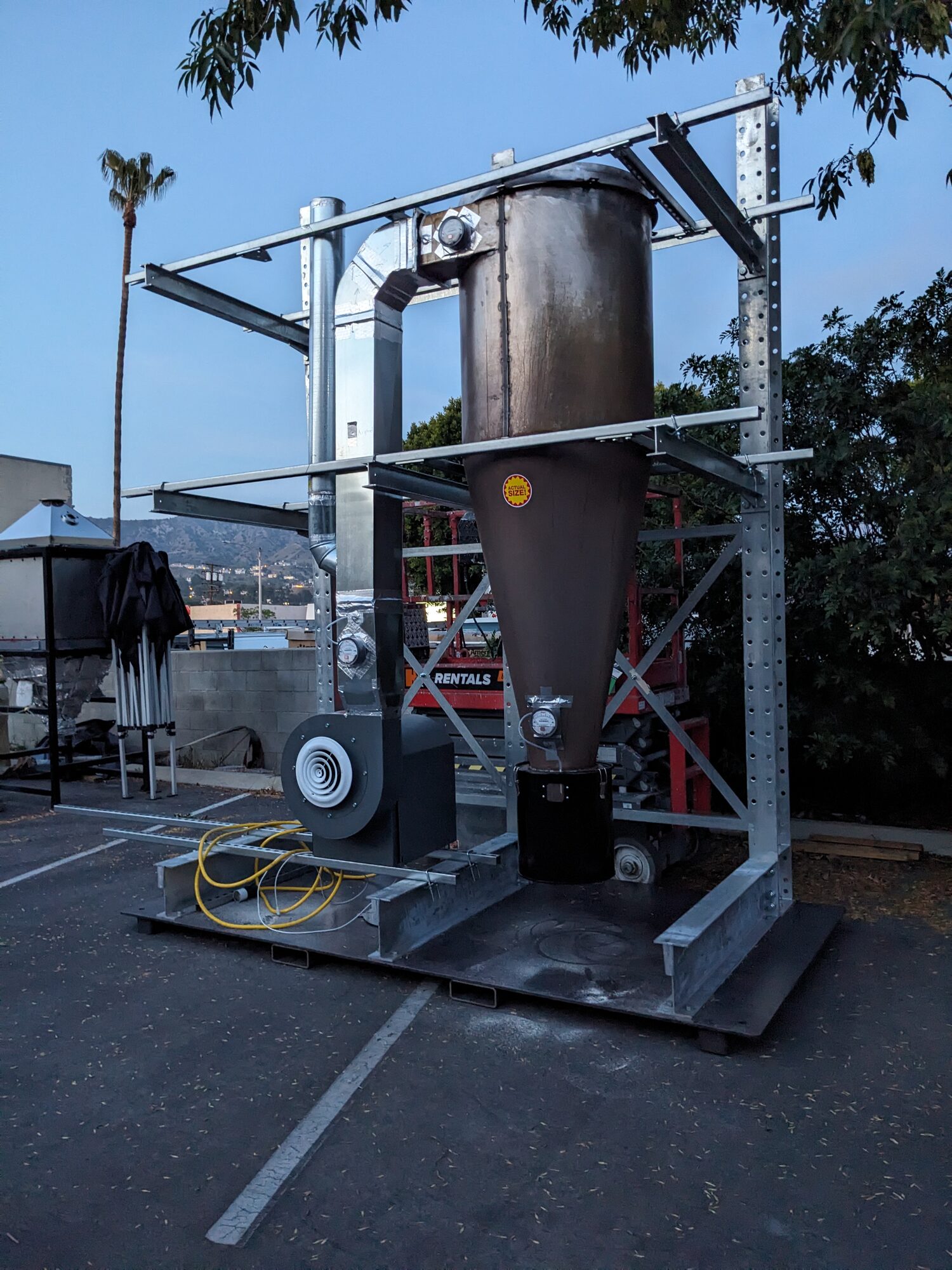 The full rig at dusk