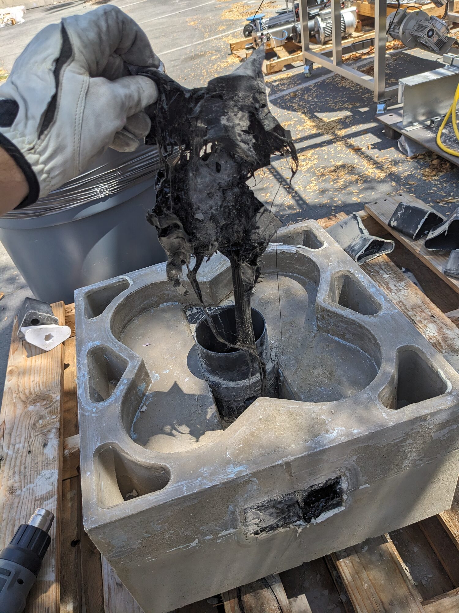 Pulling a heat-deformed black former out of the center port