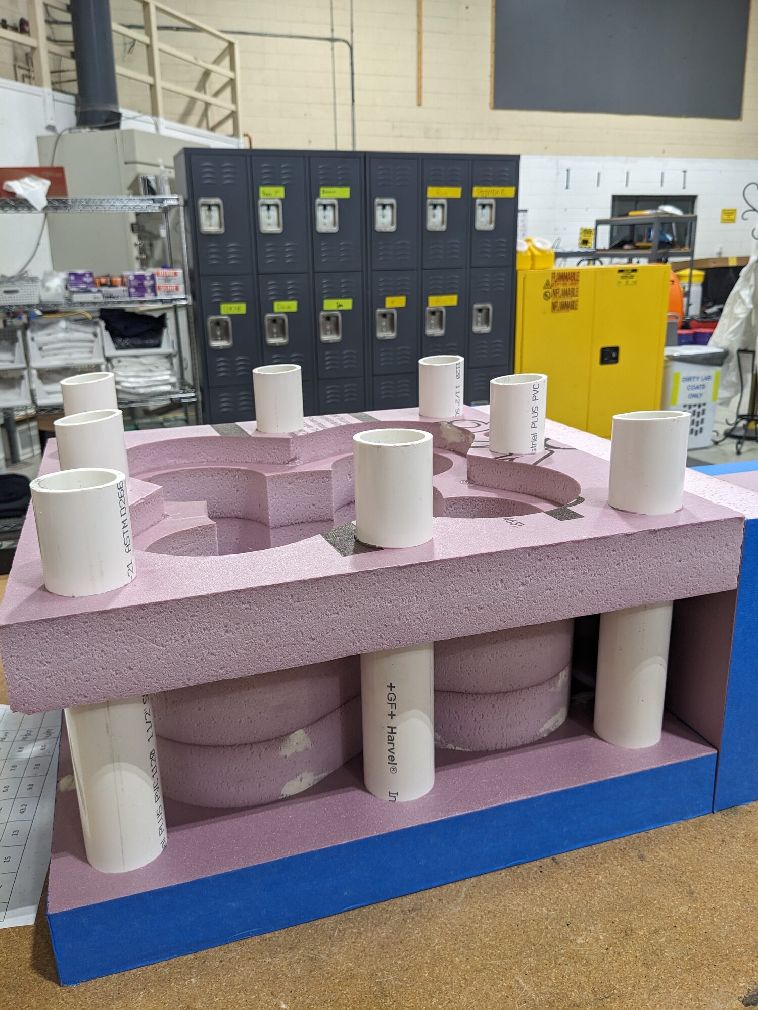 The mold assembled with lid and side walls