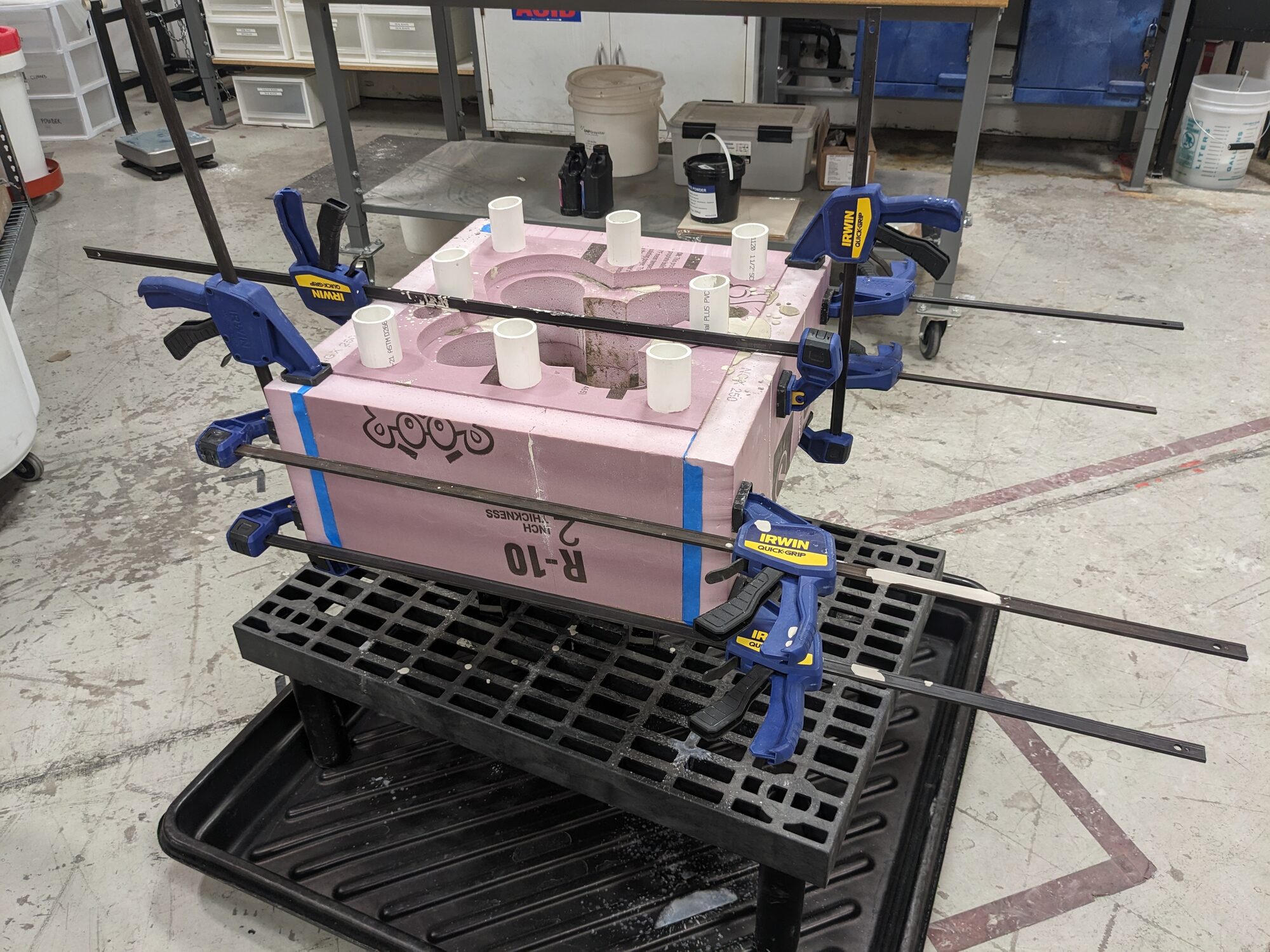 Mold clamped with bar clamps, on a spill grate