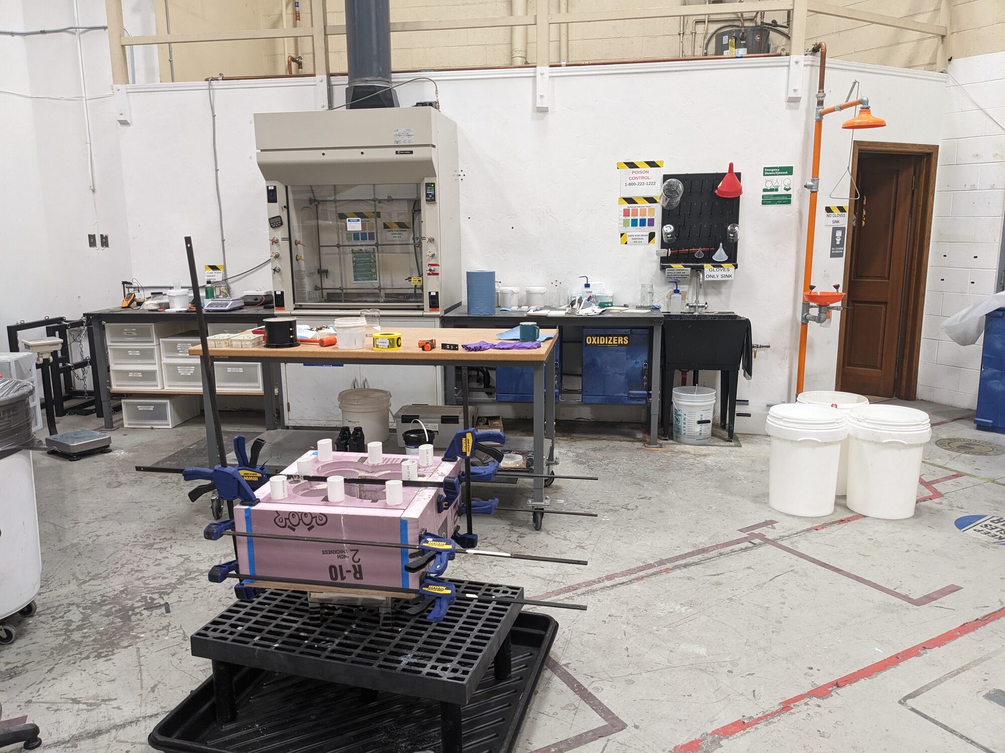 The clamped mold in the lab